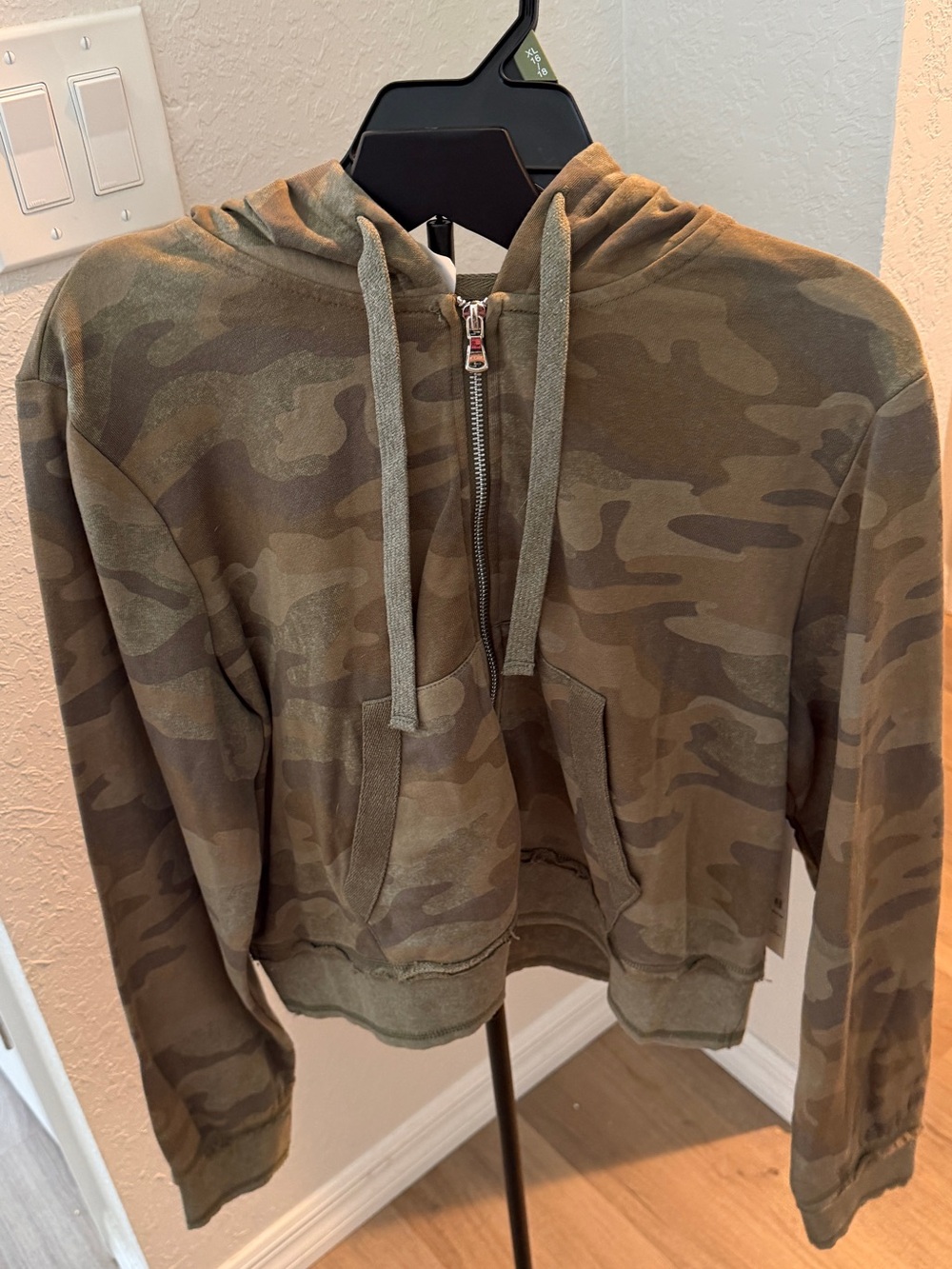 No Boundaries Women's Camo Half-Zip Hoodie - Olive Green/Brown